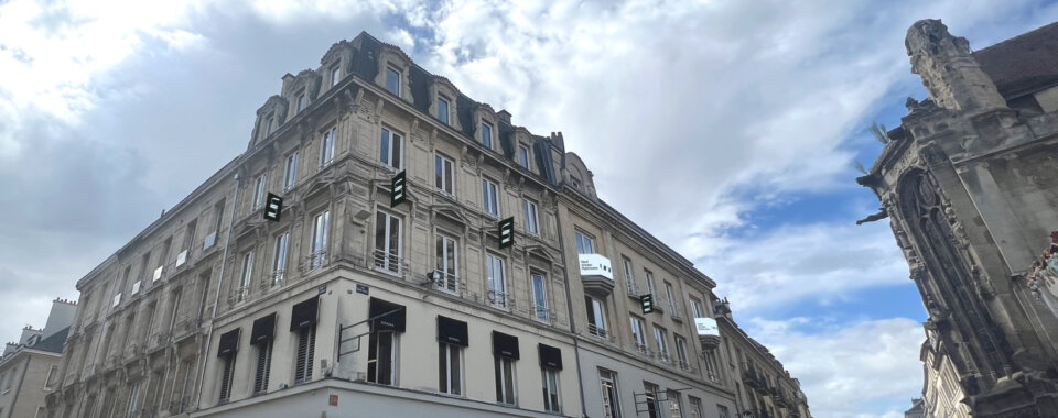 facade agence uni