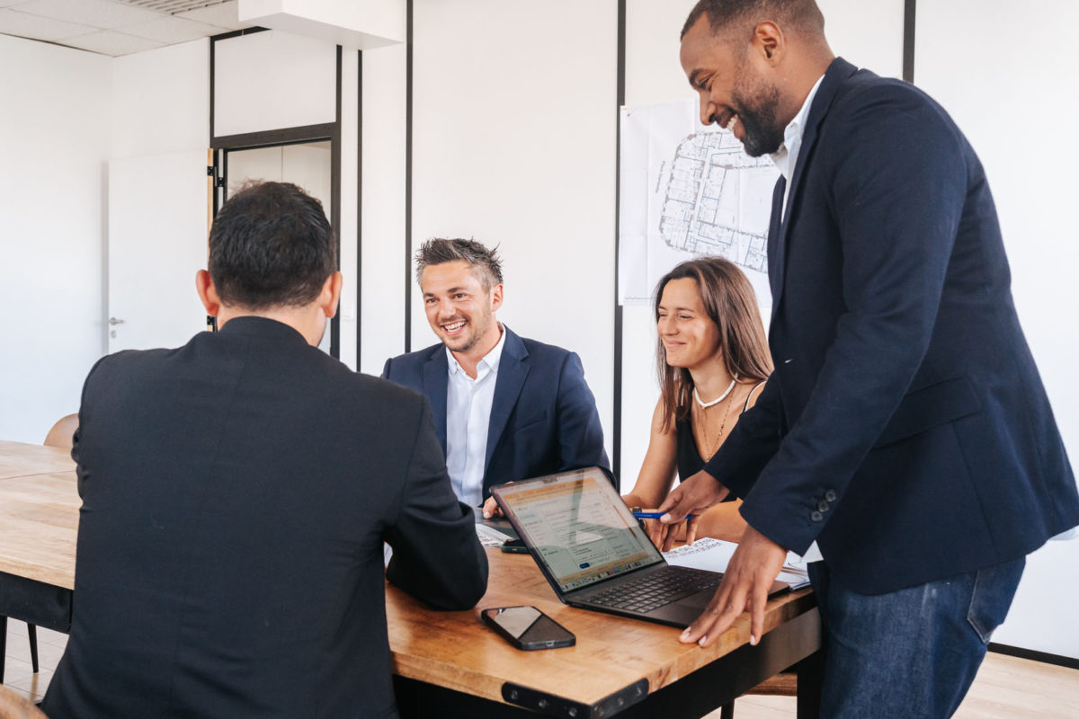 Collaborateurs UNI Immobilier © Joshua Mellin Photographe 64 retouche