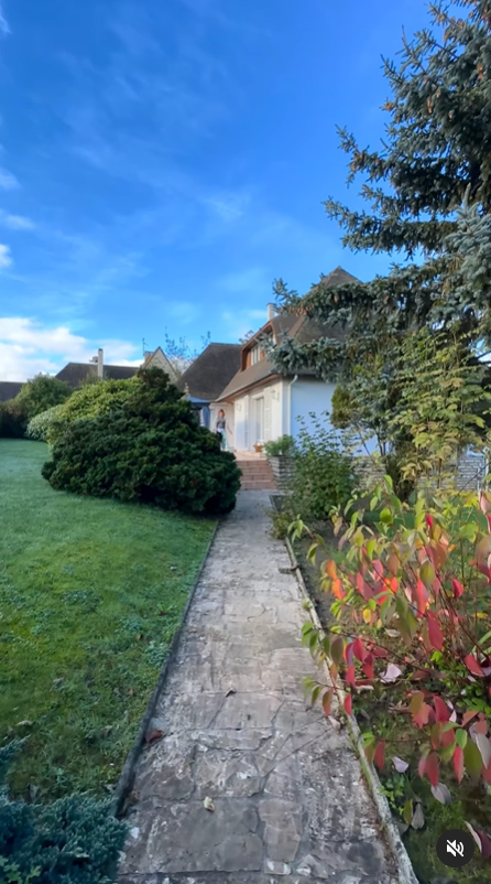 Belle maison T5 de 158 m² sur terrain de 992 m² Localisation : RANVILLE ( LONGUEVAL 10 minutes de CAEN et 10 minutes de la plage)