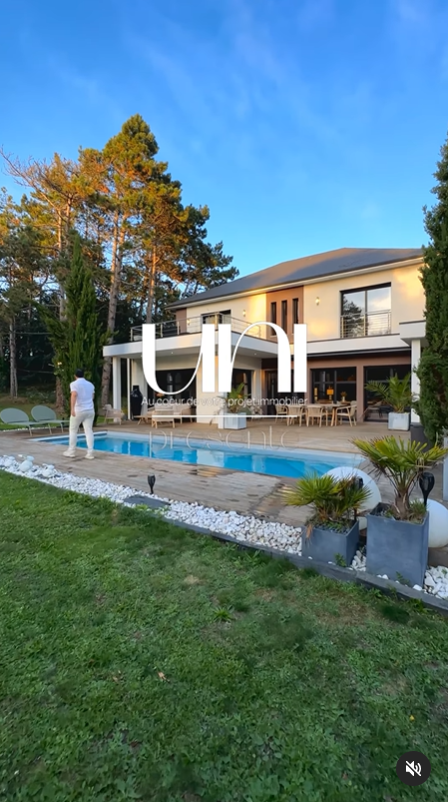 Maison T8 de 240m2 sur terrain de 1917 m2 – LE HOME VARAVILLE