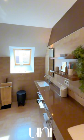 Rare à la vente ! MAGNIFIQUE MAISON DE PRESTIGE T11 de 490 m2 sur terrain de 1634 m2 à 20 mn de CAEN et 5minutes de la mer !