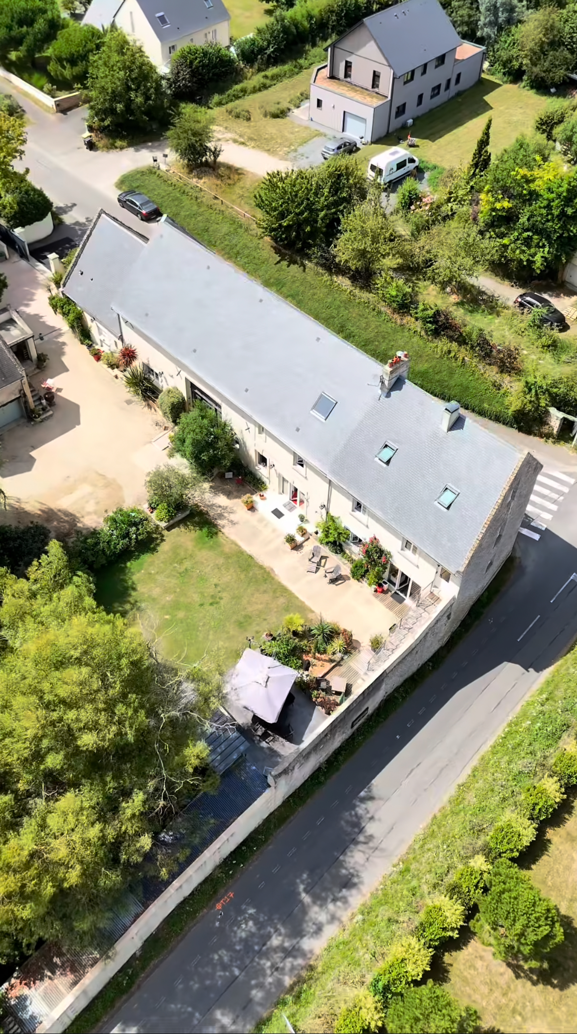 8 pièces 352 m² 14000 m² Maison T8 de 352 m2 avec terrain de 1,4 hectares