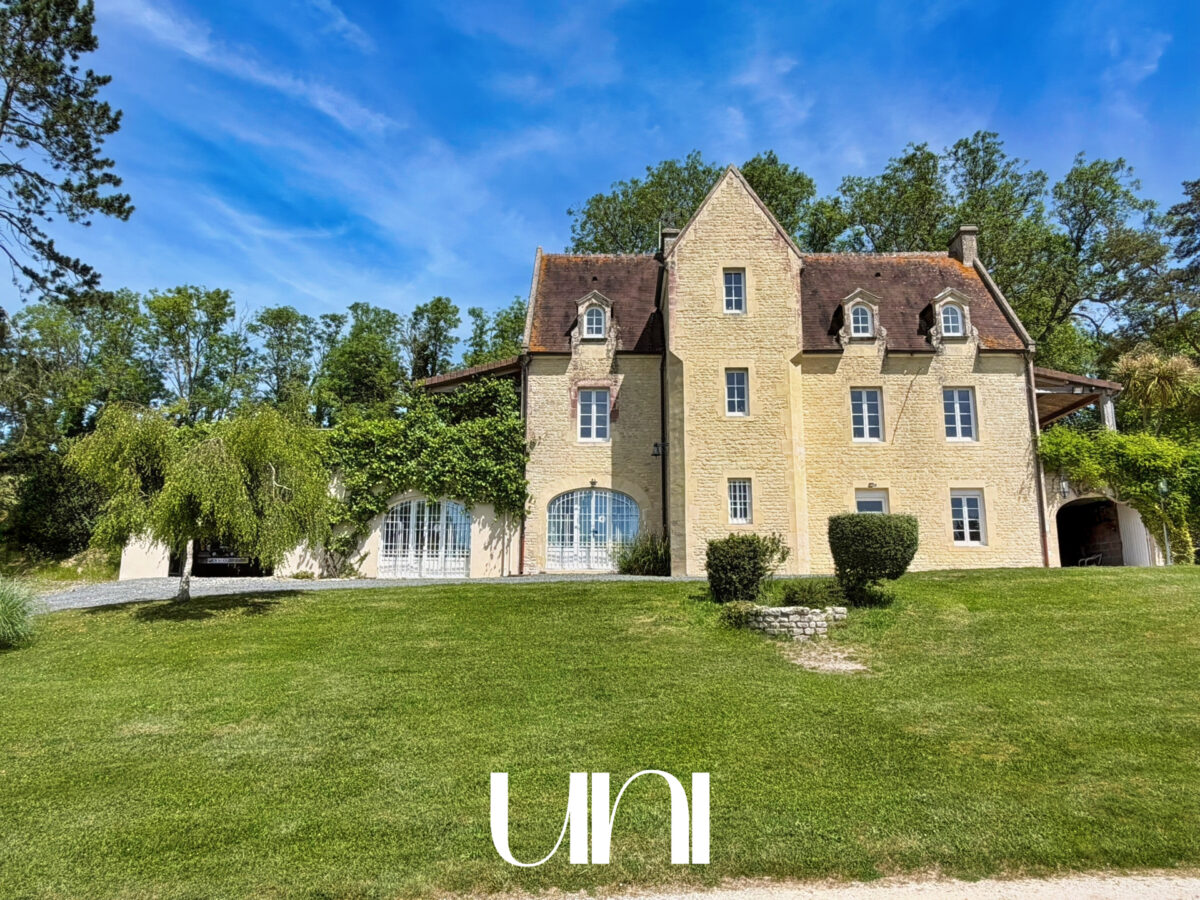 Maison 8 pièces de 210m2 avec 18500m2 de terrain à MOULINS EN BESSIN