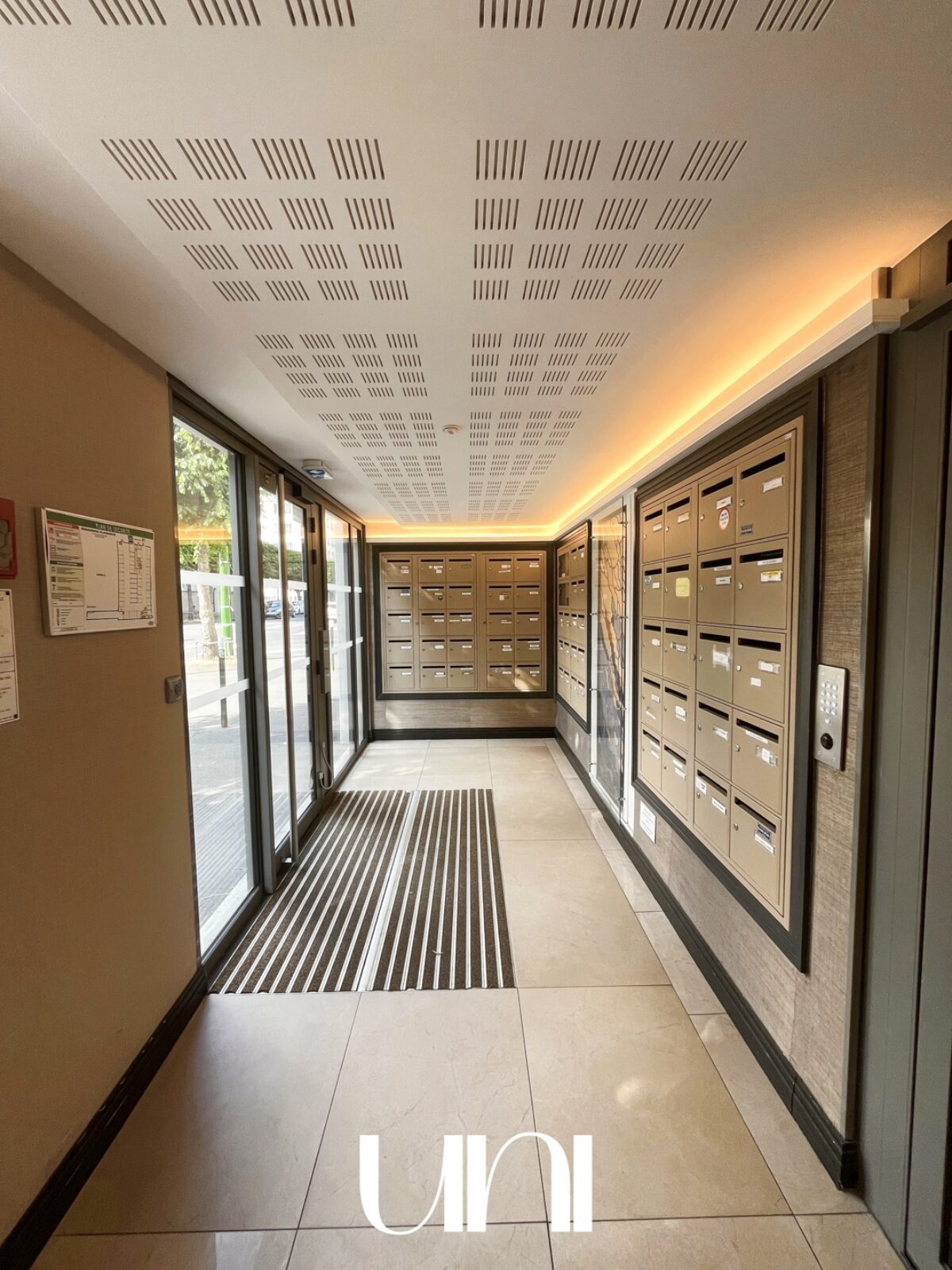 Appartement de 69m2 - CAEN Port avec place de parking et balcon