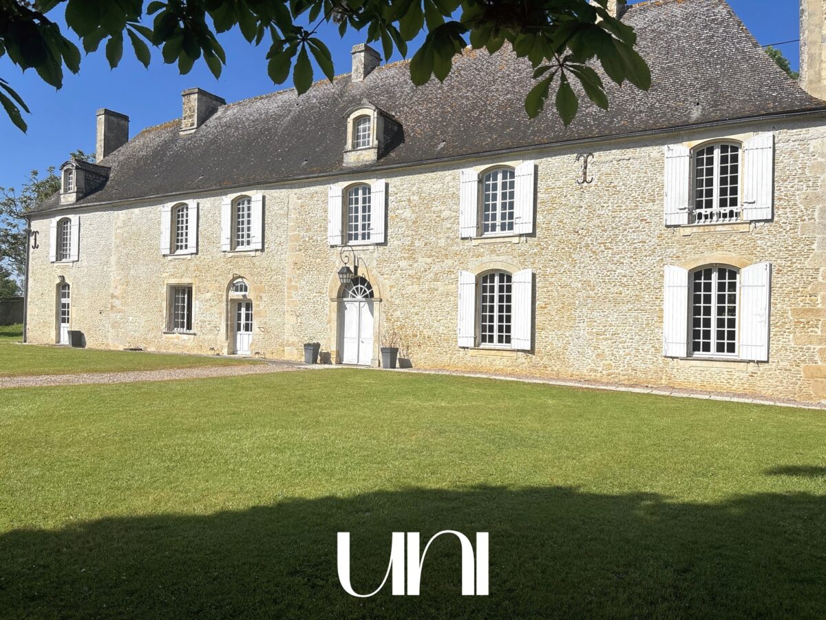 Magnifique Manoir de 375m2 sur 2 ha - Aux portes du Pays d'auge