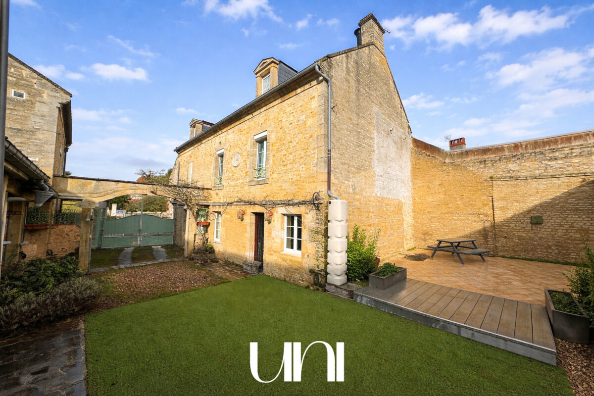 Maison T4 de 100m2 + Gite T3 de 50m2 + T3 loué sur parcelle de 300m2