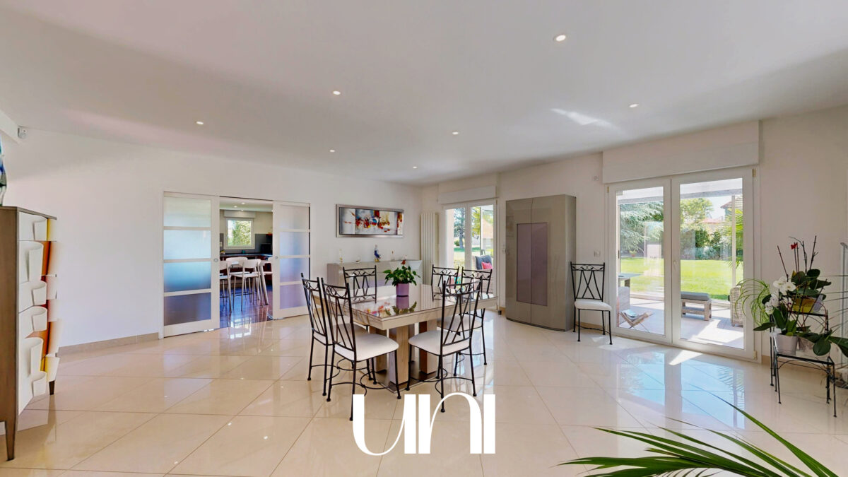 Maison 10 pièces 441 m2 avec piscine - SAINT MARTIN DE MAY