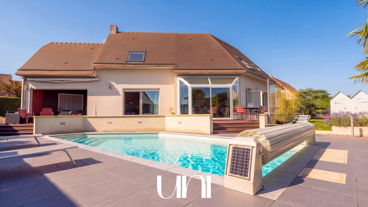 Maison 6 pièces de 180 m2 avec piscine - Ranville