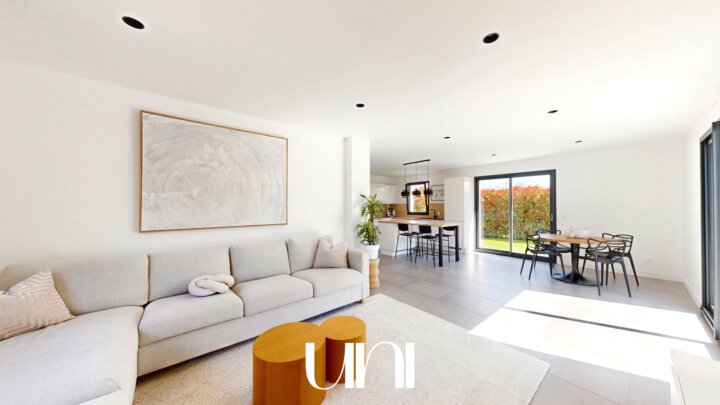 Maison T5 de 128m2 sur une parcelle de 464m2 à MESLAY