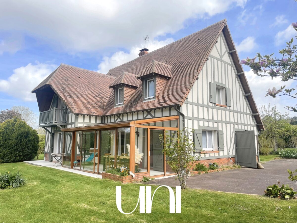 Maison 7 pièces de 185 m2 en colombages - BONNEVILLE SUR TOUQUES