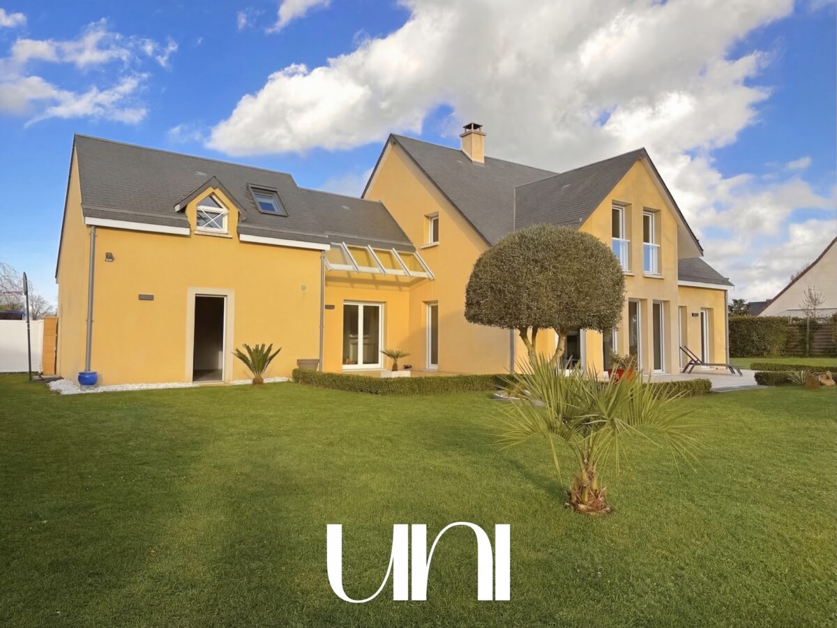 Maison 6 pièces de 220 m2 belles prestations - Mathieu