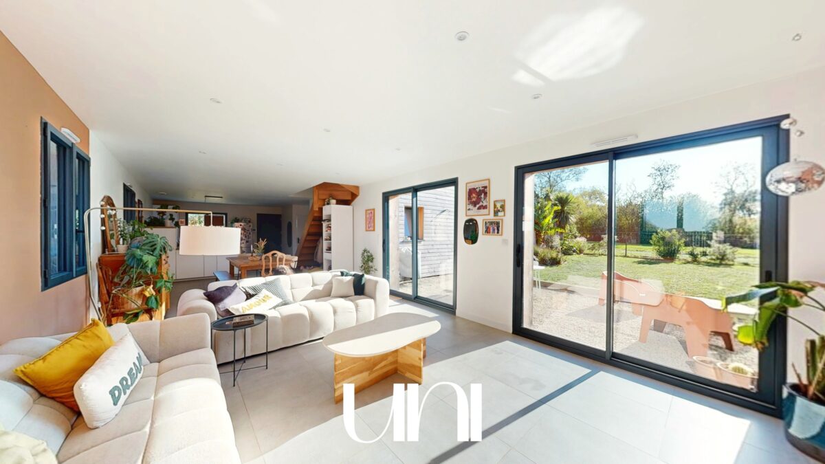 Maison 5 pièces de 114 m2 - NOYERS-BOCAGE