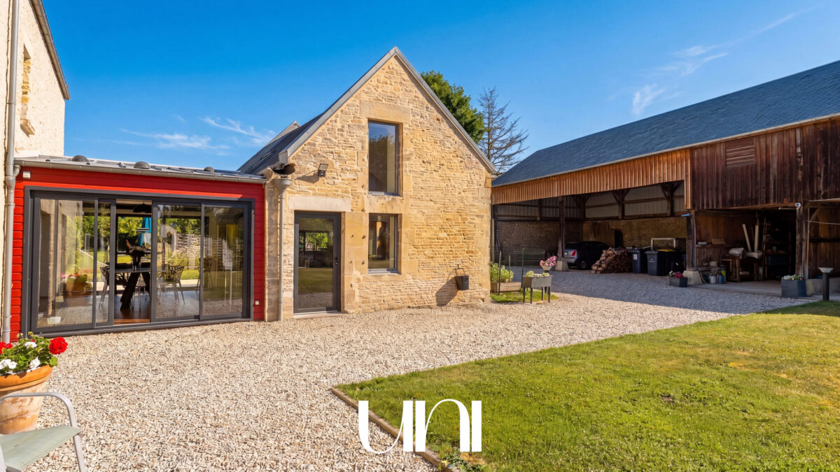 Maison 7 pièces de 264m2 avec jardin clos - Mathieu