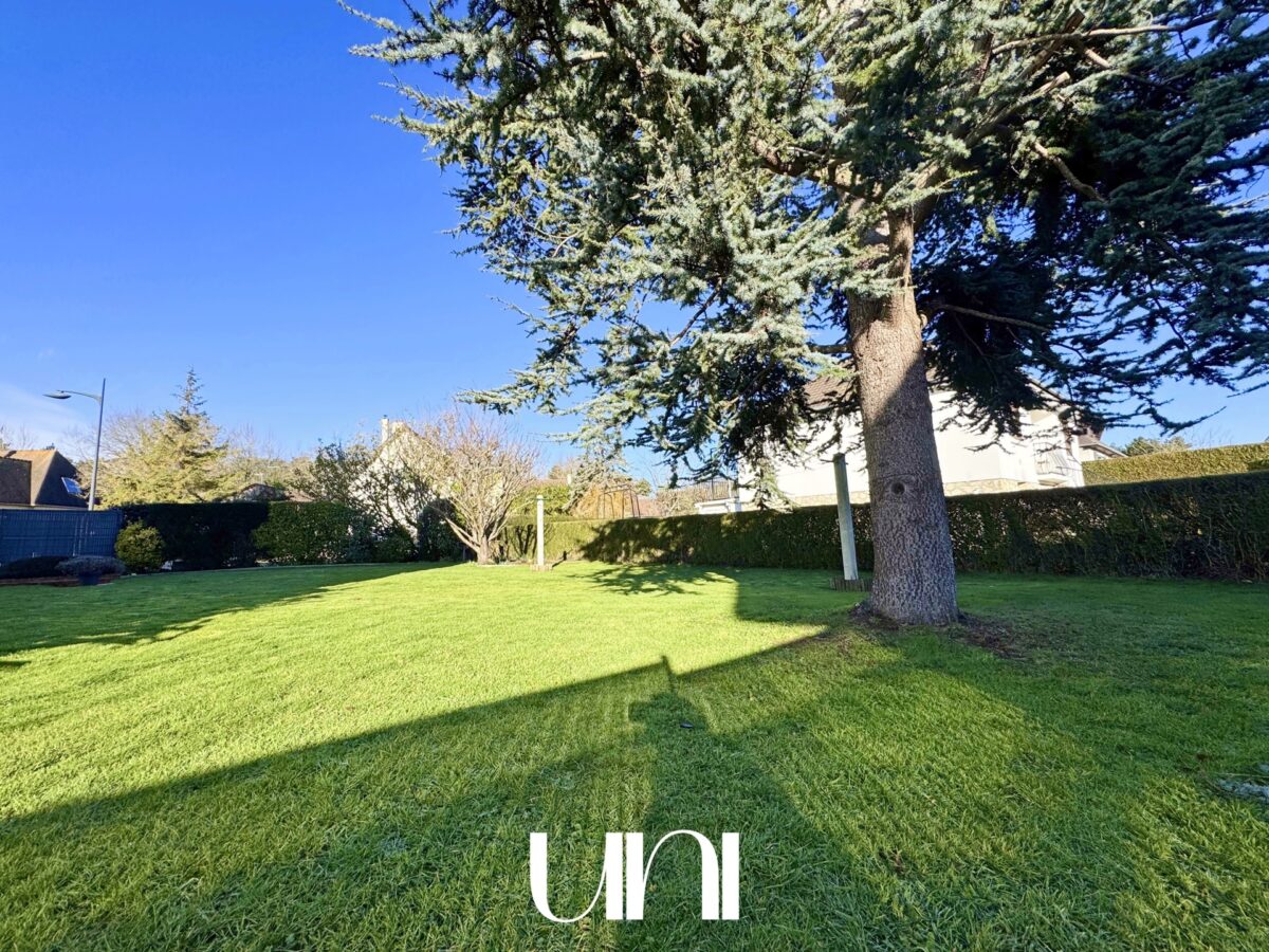 Maison T6 de 159m2 sur 679m2 de terrain à 15min à pieds de la plage