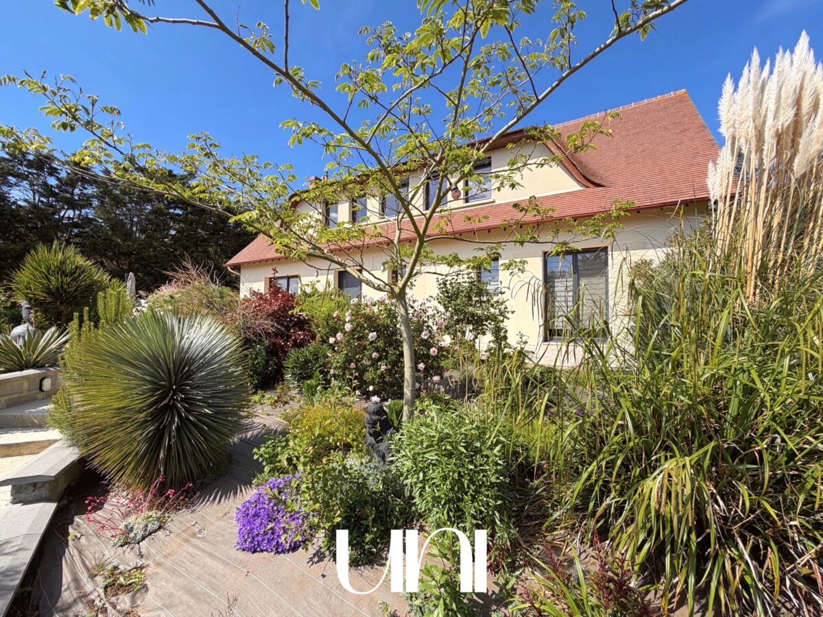 Maison T6 de 215m2 sur 3680 m2 de terrain