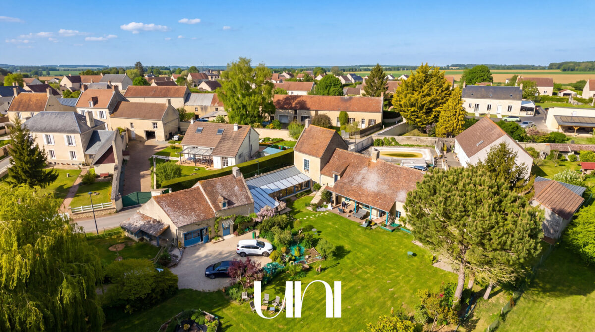 Magnifique propriété avec gite indépendant de 373m2 - Valambray