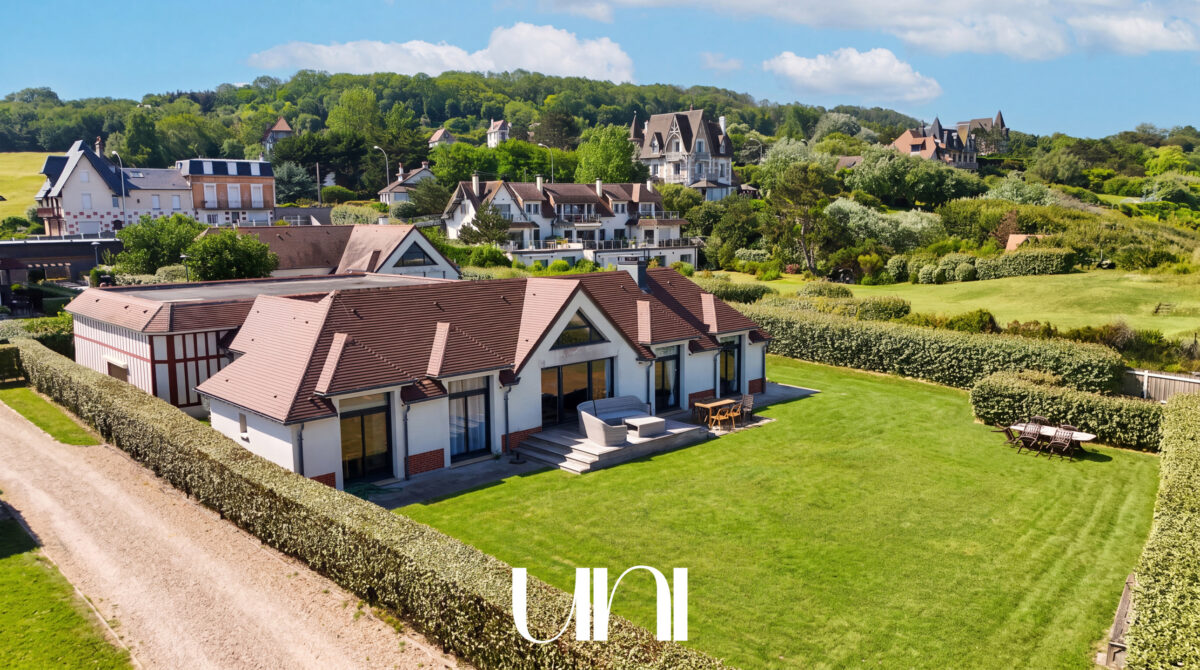 Propriété en Front de mer T6 de 230 m2 - Proche Deauville