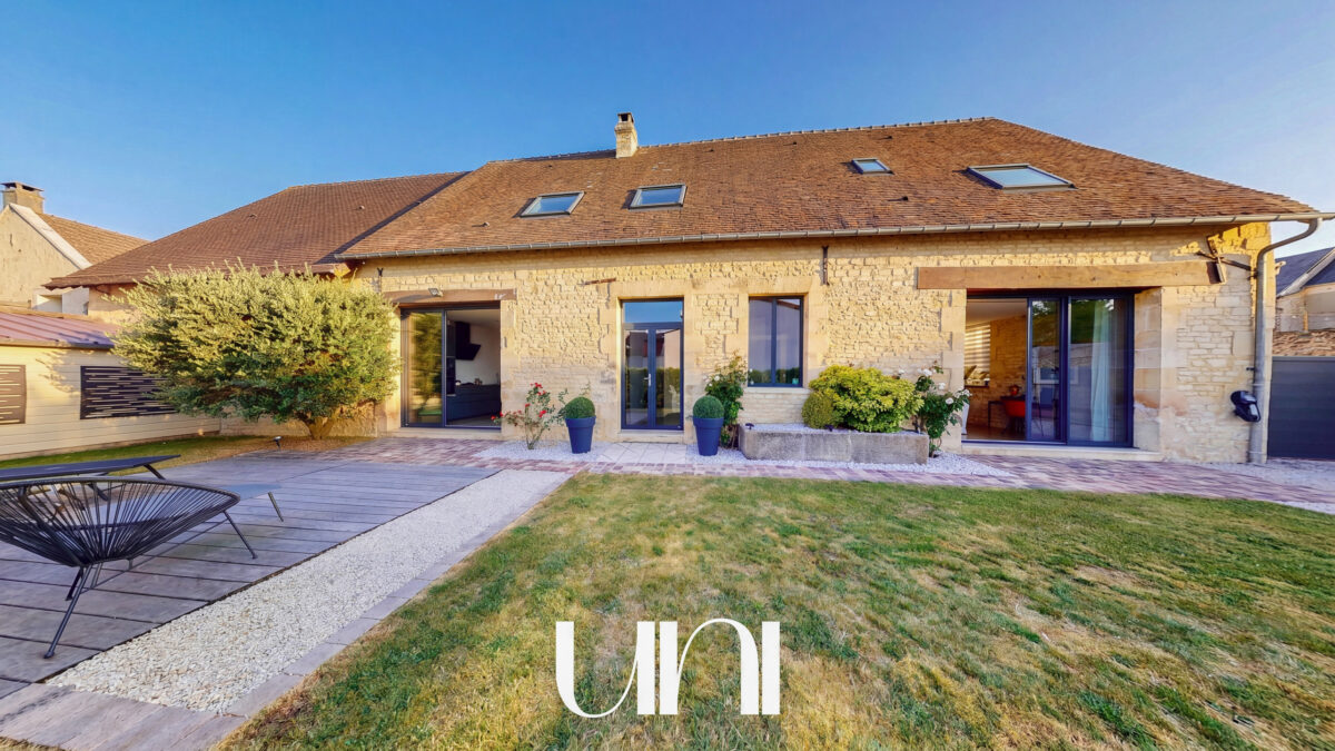 Maison 5 pièces en pierre rénovée-156 m²-BRETEVILLE-SUR-ODON