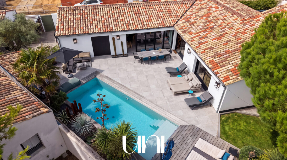 Maison 5 pièces de 277 m2 avec piscine et dépendance