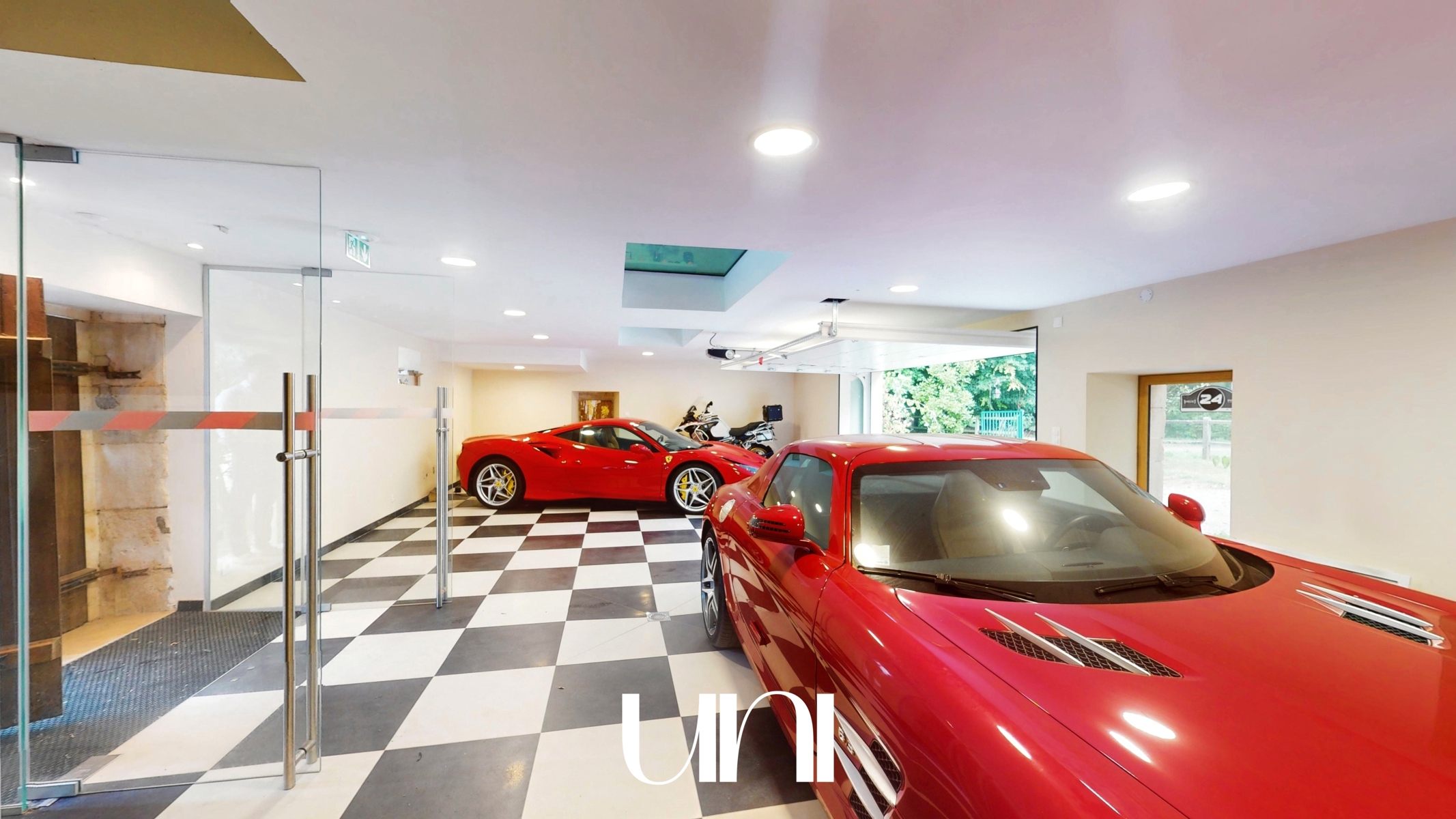 Magnifique château de 400 m2 avec dépendances de 400 m2 chacune sur domaine de 6 hectares - SAINT MANVIEU NORR