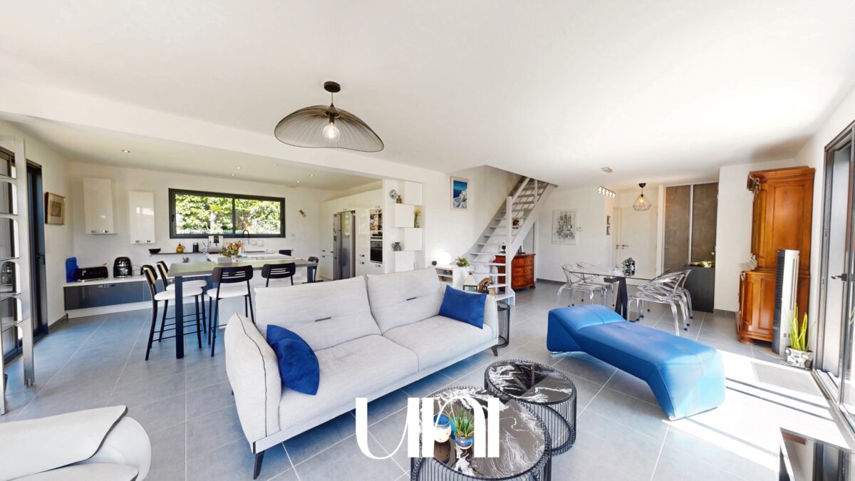 Maison 5 pièces de 146 m2 avec garage - LASSON (ROTS)