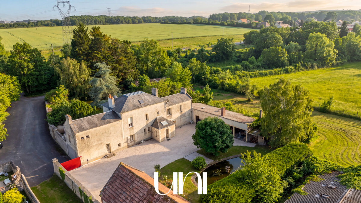 Maison 8 pièces de 232 m2 avec dépendances -  SAINT ANDRE SUR ORNE