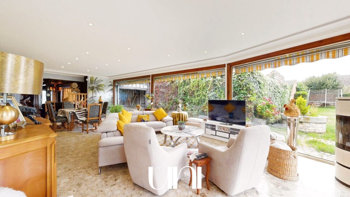 Maison T8 - 260M2 - Saint Julien le faucon