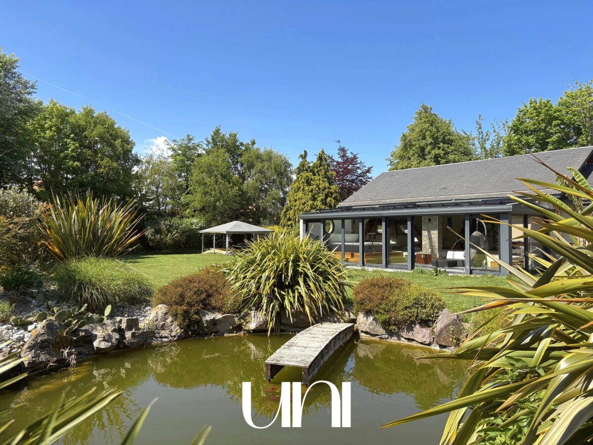 Maison 10 pièces, 287 m2 avec piscine - HERMANVILLE SUR MER