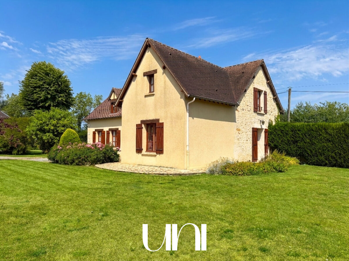 Maison 7 pièces de 136m2 avec dépendance - Coulonges-sur-Sarthe