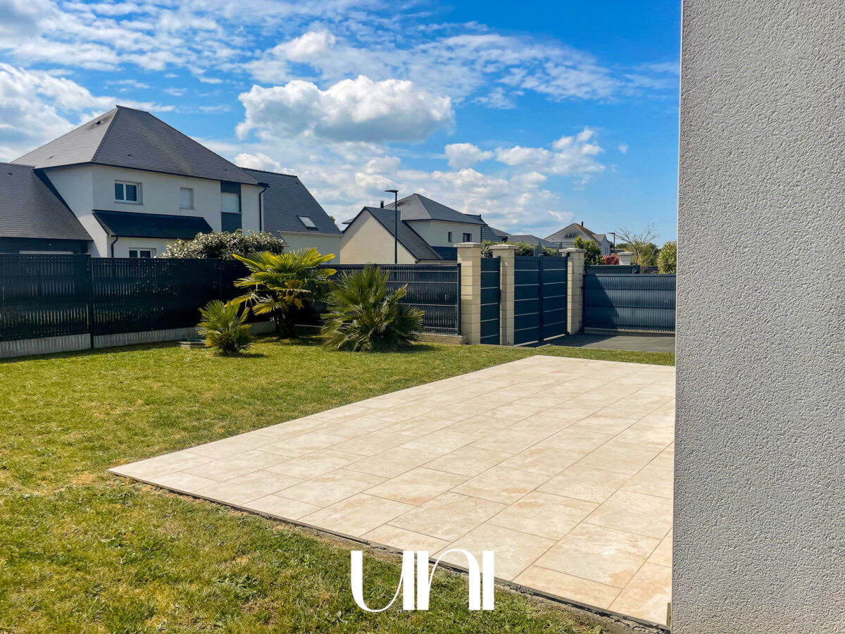Maison 4 pièces de 112 m2 avec garage - COLOMBY ANGUERNY