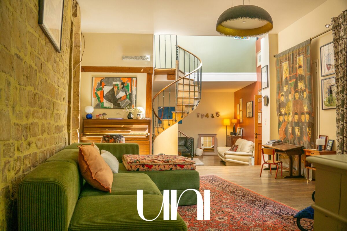 Propriété 8 pièces de 212m2 avec dépendance - CAEN VAUGUEUX