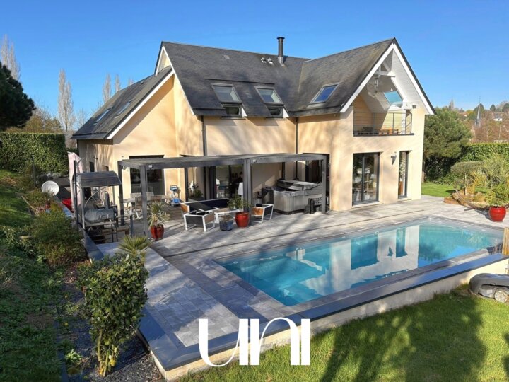 Maison 4 pièces de 174 m2 avec piscine - Gonneville-sur-Mer