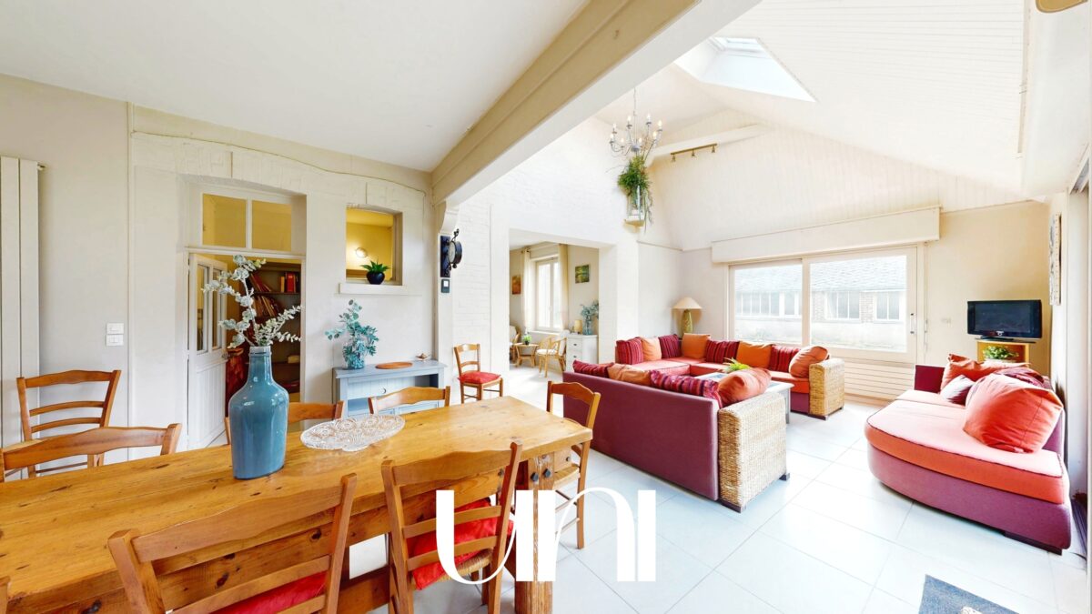 Maison 9 pièces de 210 m2 avec jardin - Bayeux centre