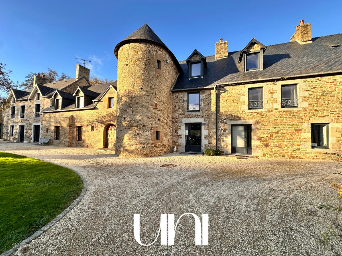 Maison T11 de 587 m2 avec parc de 2,8 hectares