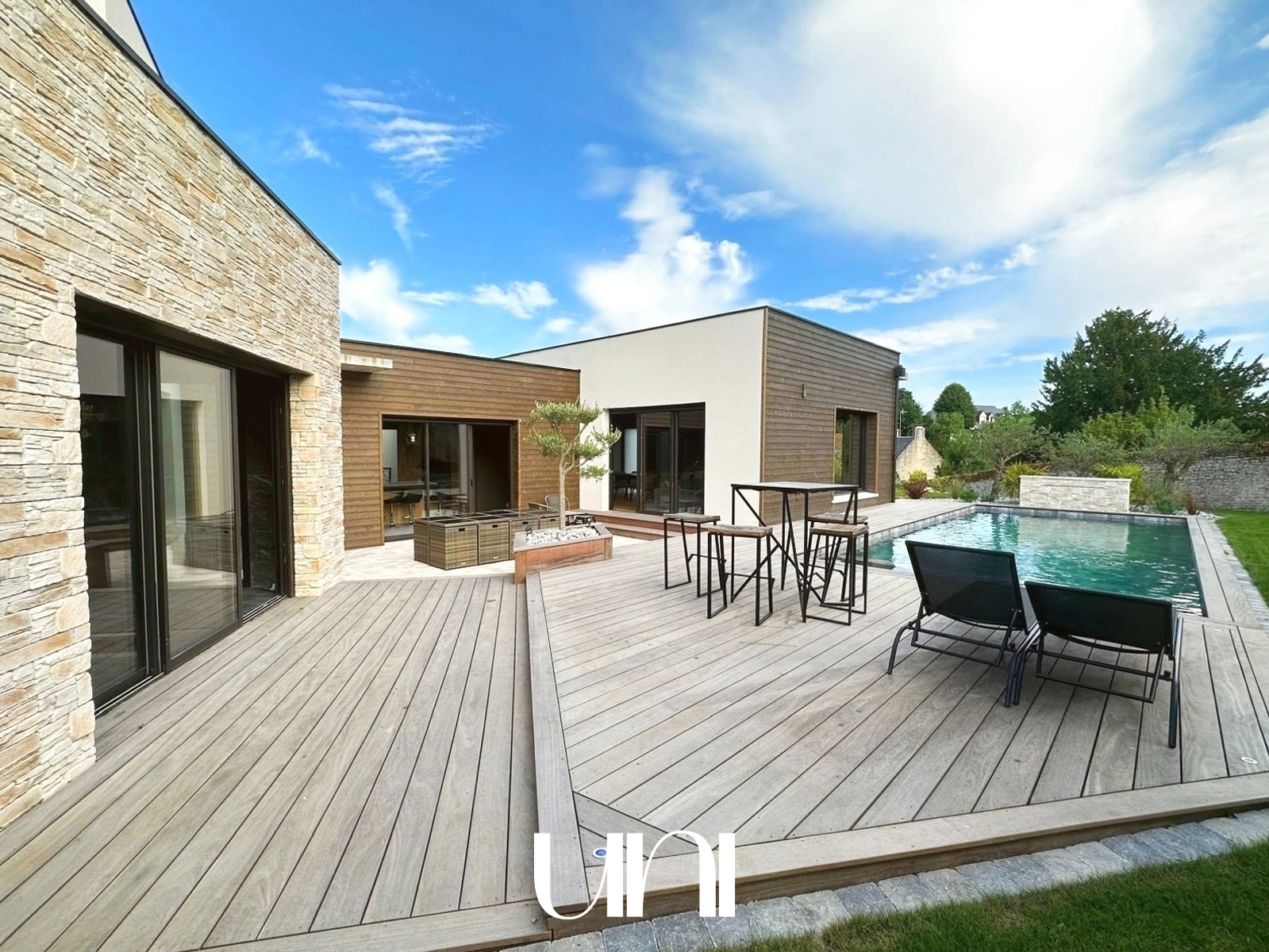 Maison T6 de 300 m² sur terrain de 1200 m² - BIEVILLE BEUVILLE