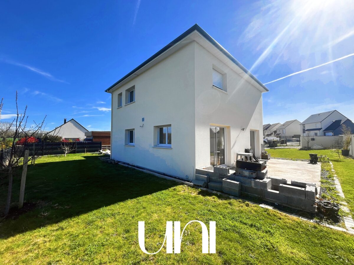 Maison 5 pièces avec jardin - Escoville