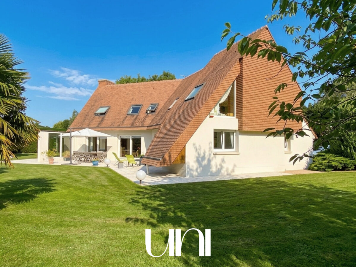 Maison 6 pièces de 295 m2 sur terrain de 3018 m2- MATHIEU
