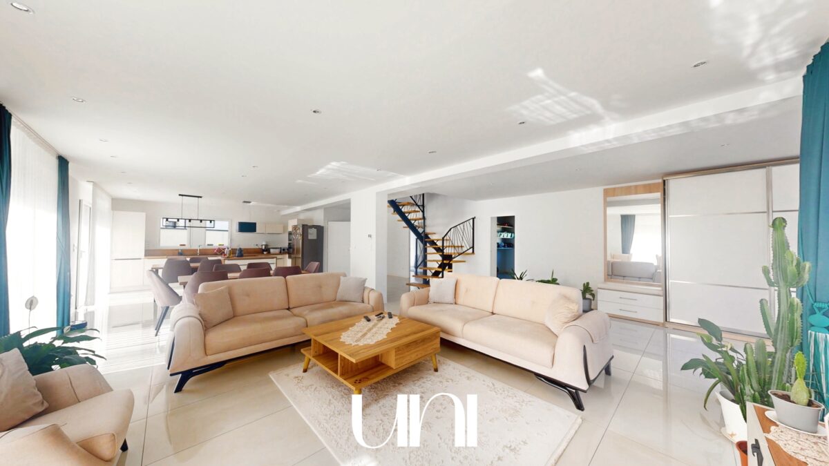 Maison T7 de 200m2 à BAVENT