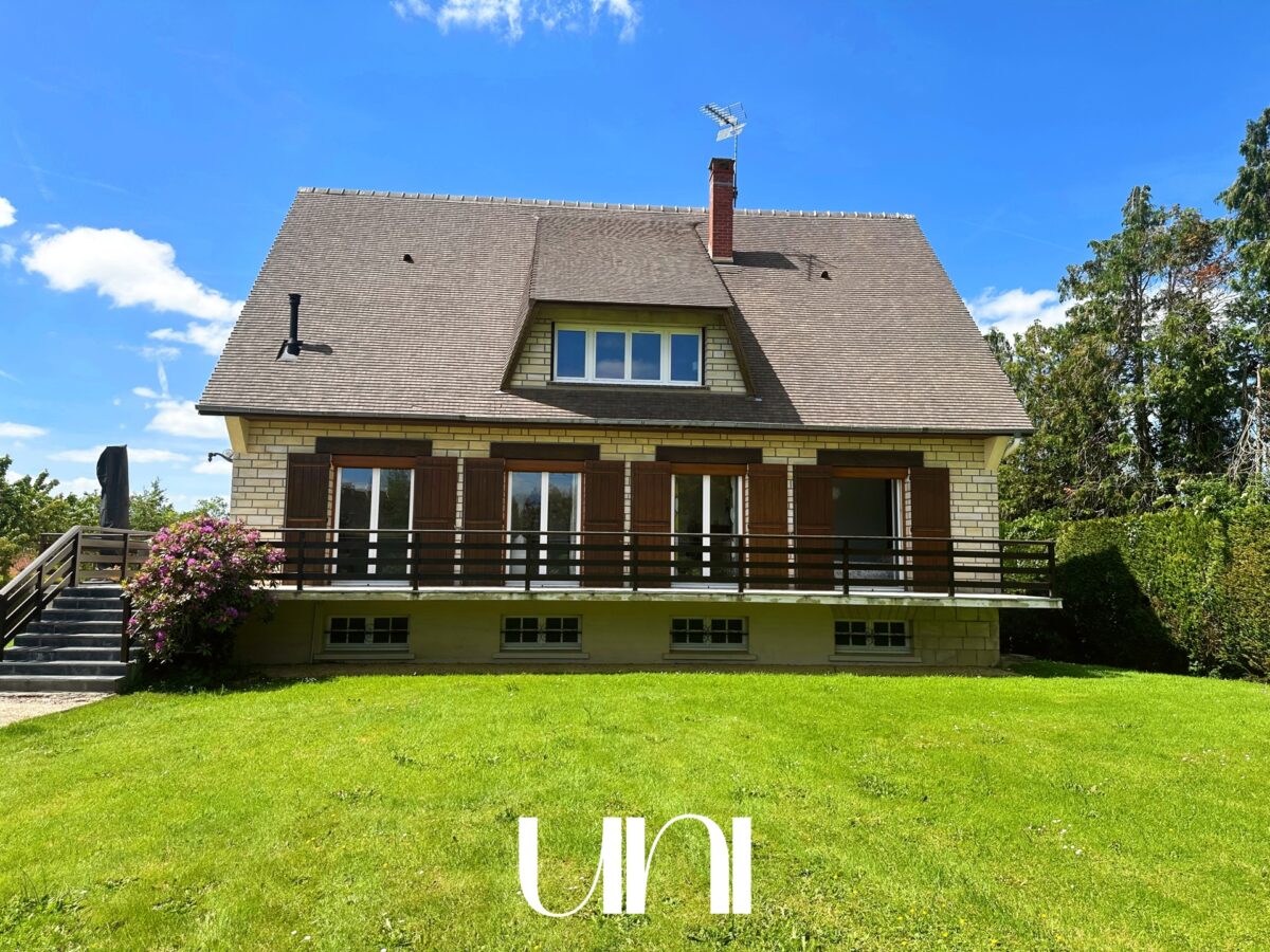 Maison 7 pièces de 197m² avec piscine - Monceaux-en-bessin