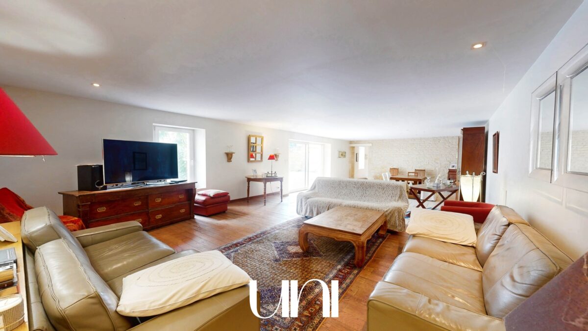 Ensemble composé d'une maison T6 de 250 m² et d'une maison de 180 m2