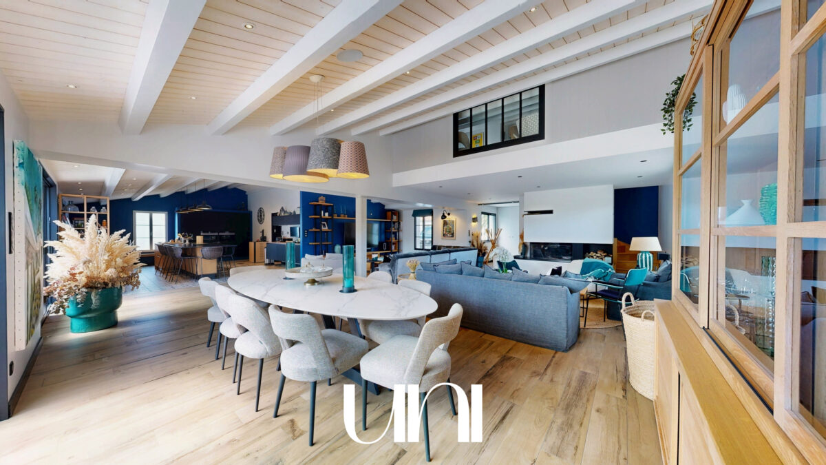 Maison 5 pièces de 277 m2 avec piscine et dépendance