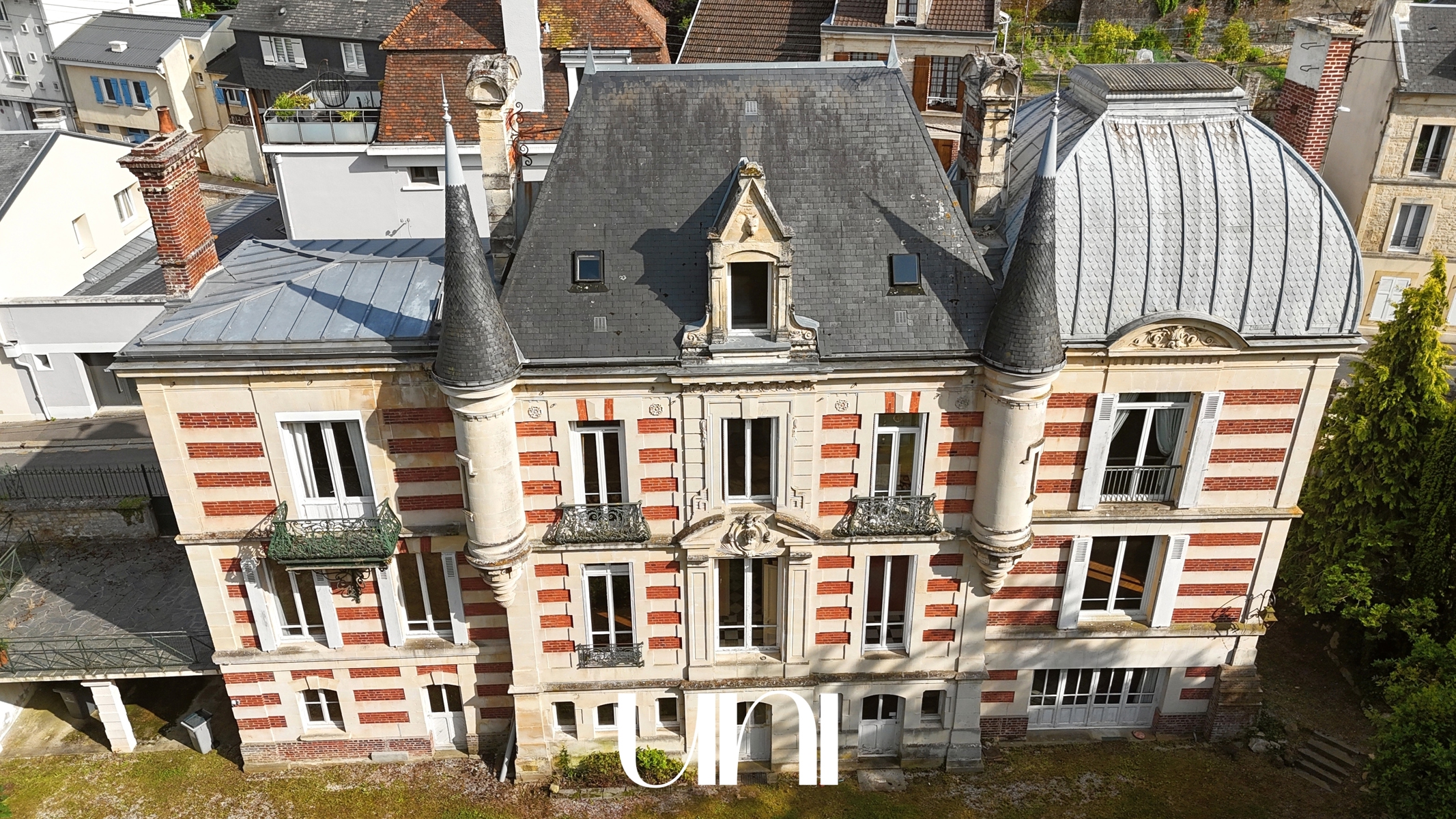 Maison T14 de 427 m² - CAEN