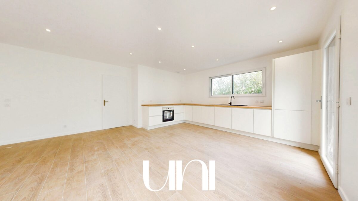 Maison 4 pièces de 113m2 de plain pied - Sommervieu