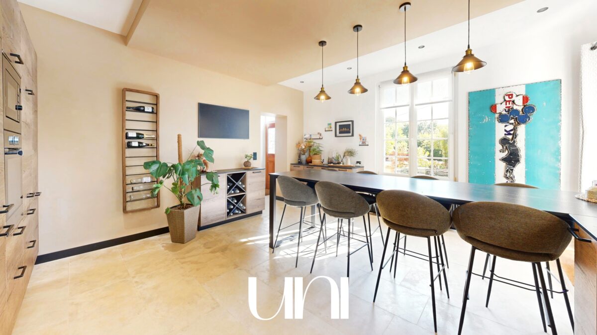 Maison 7 pièces de 230m² avec gîte indépendant située à Bayeux