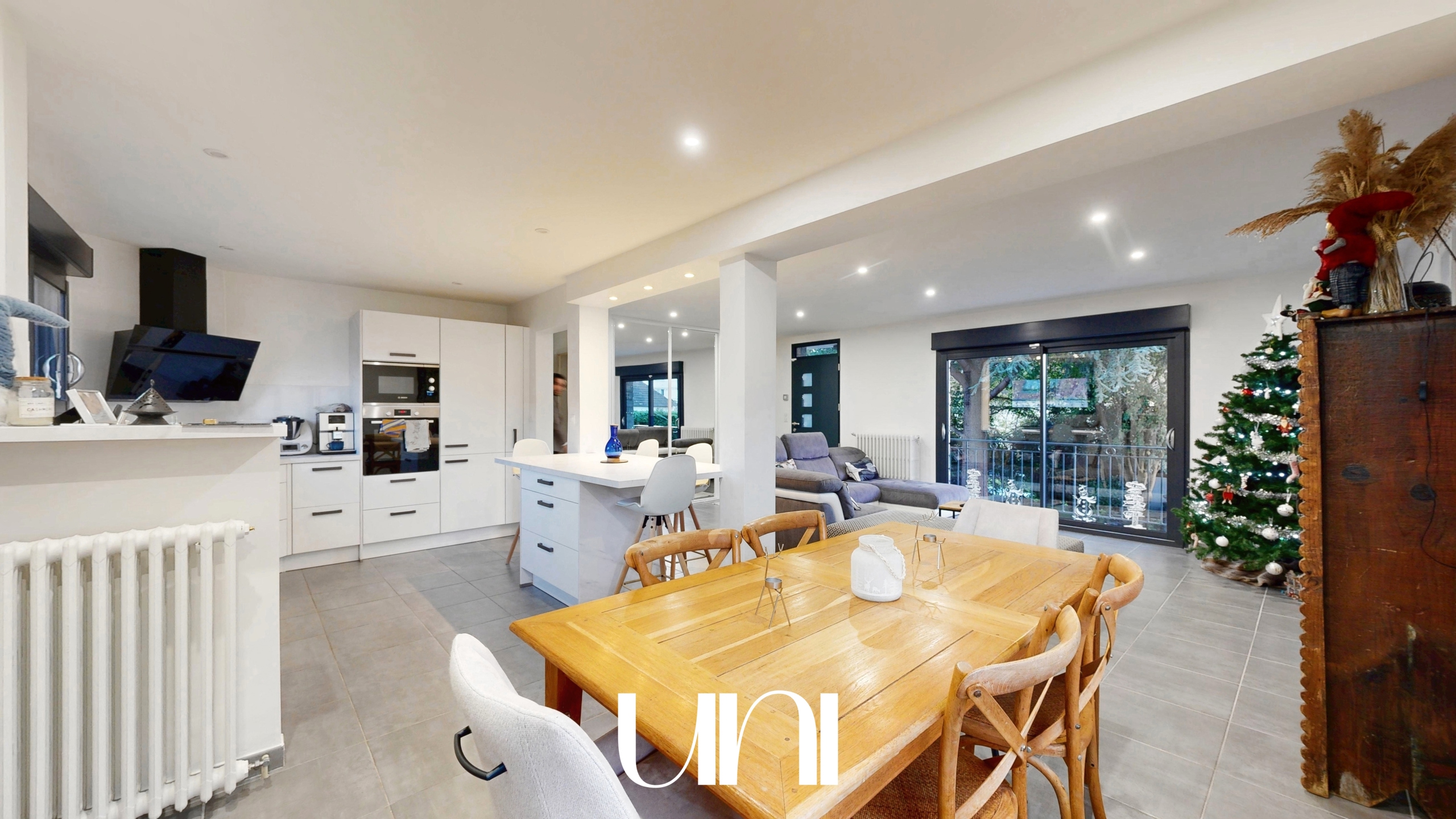 Superbe maison T9 de 208m2 sur parcelle de 576m2