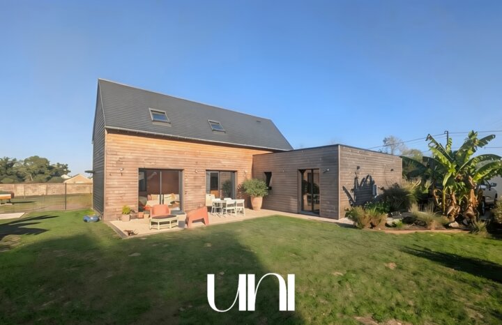 Maison 5 pièces de 114 m2 - NOYERS-BOCAGE