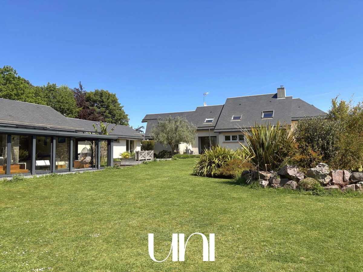 Maison 10 pièces, 287 m2 avec piscine - HERMANVILLE SUR MER