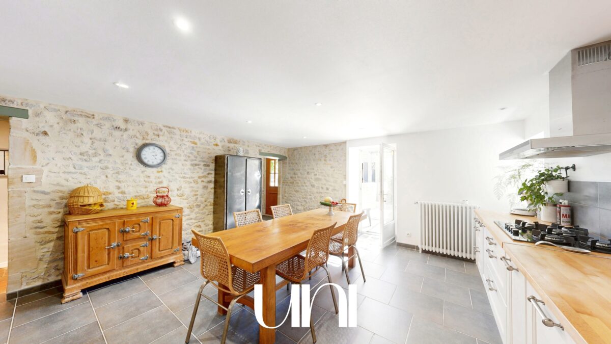 Corps de ferme 10 pièces de 339m² avec dépendances - Nonant