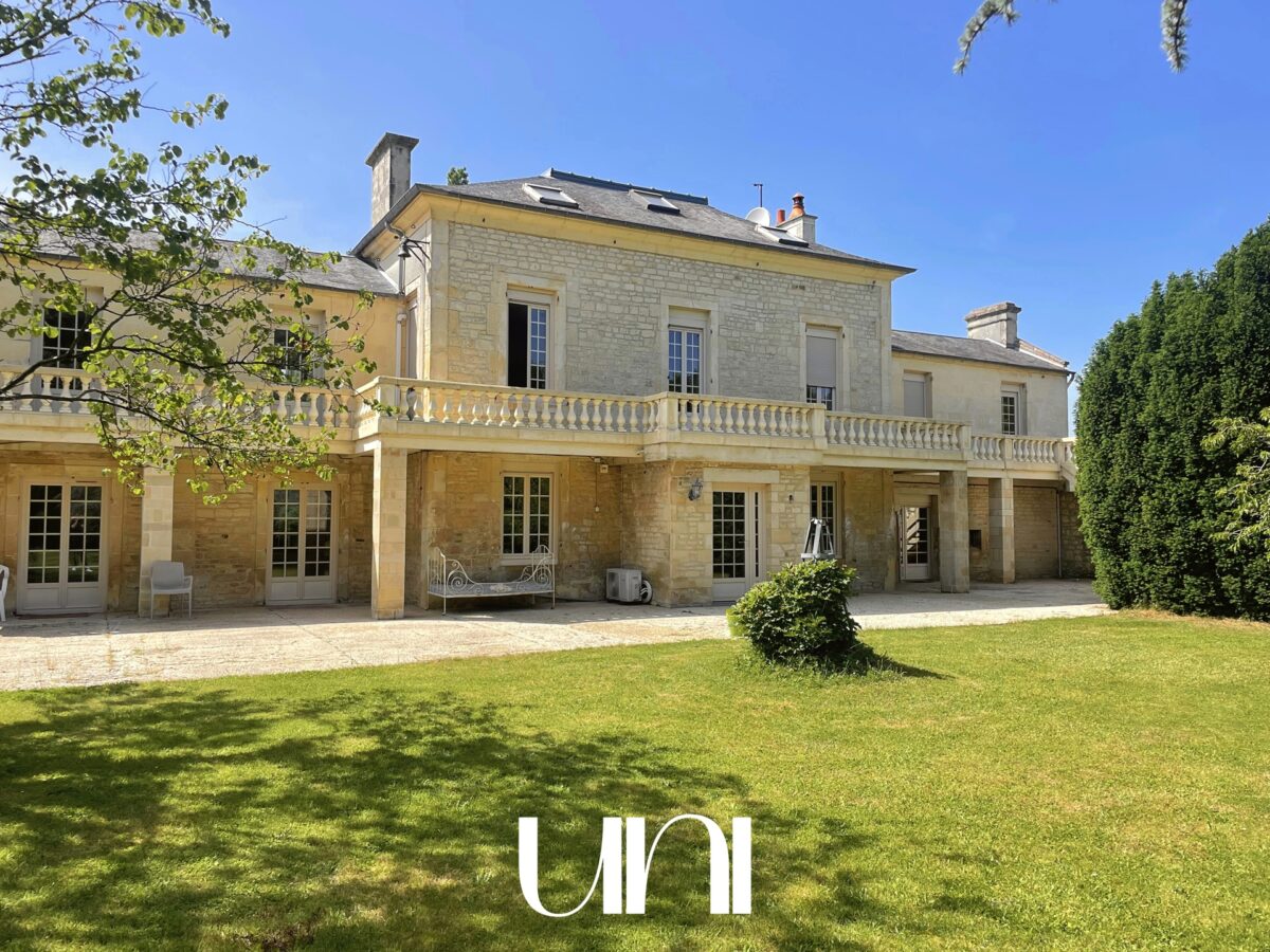 Maison 8 pièces de 232 m2 avec dépendances -  SAINT ANDRE SUR ORNE