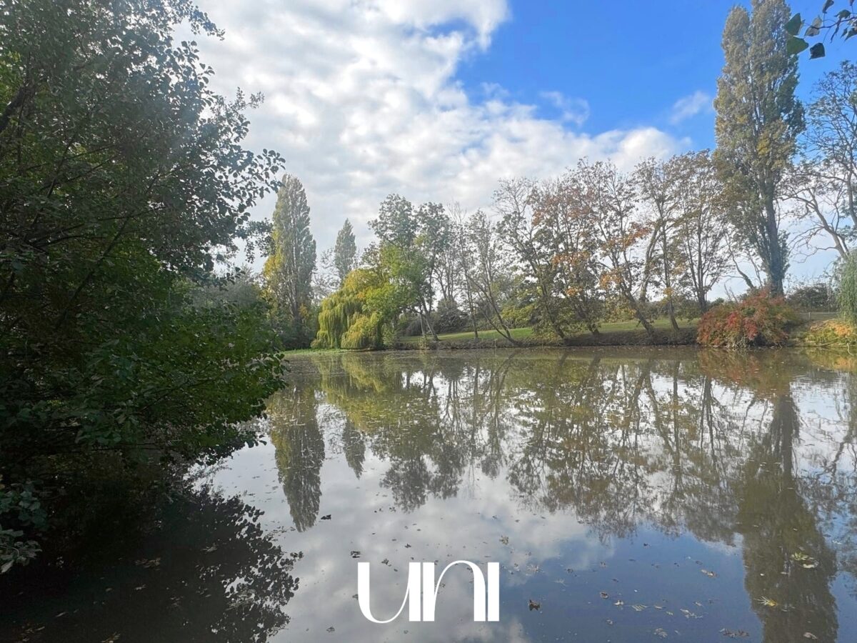 Domaine sur plus de 3 hectares de terres - BAVENT